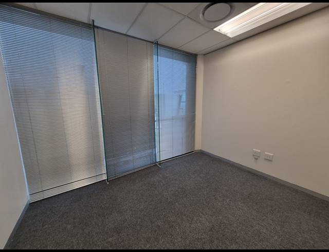 104M² OFFICE TO LET IN SANDTON CENTRAL